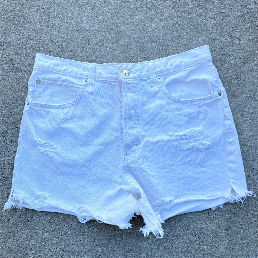 Free People We The Free White Distressed Shorts in White size 31